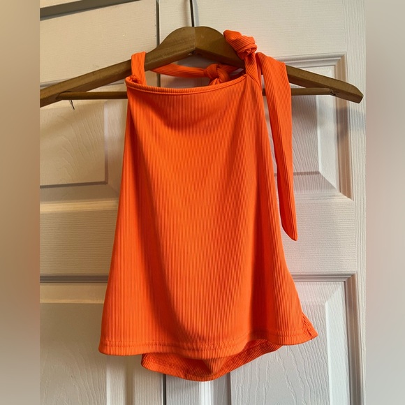 Cute orange top - Picture 3 of 3